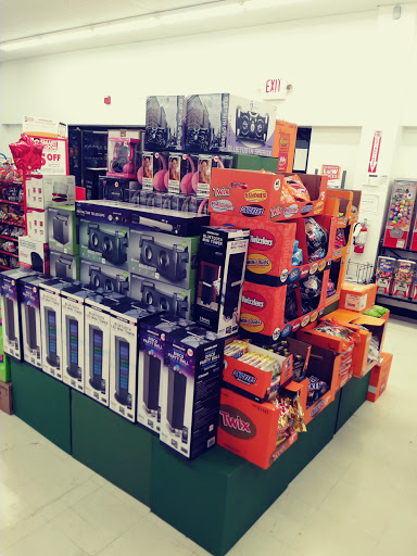 Dollar Store «FAMILY DOLLAR», reviews and photos, 215 North Ave, Dunellen, NJ 08812, USA