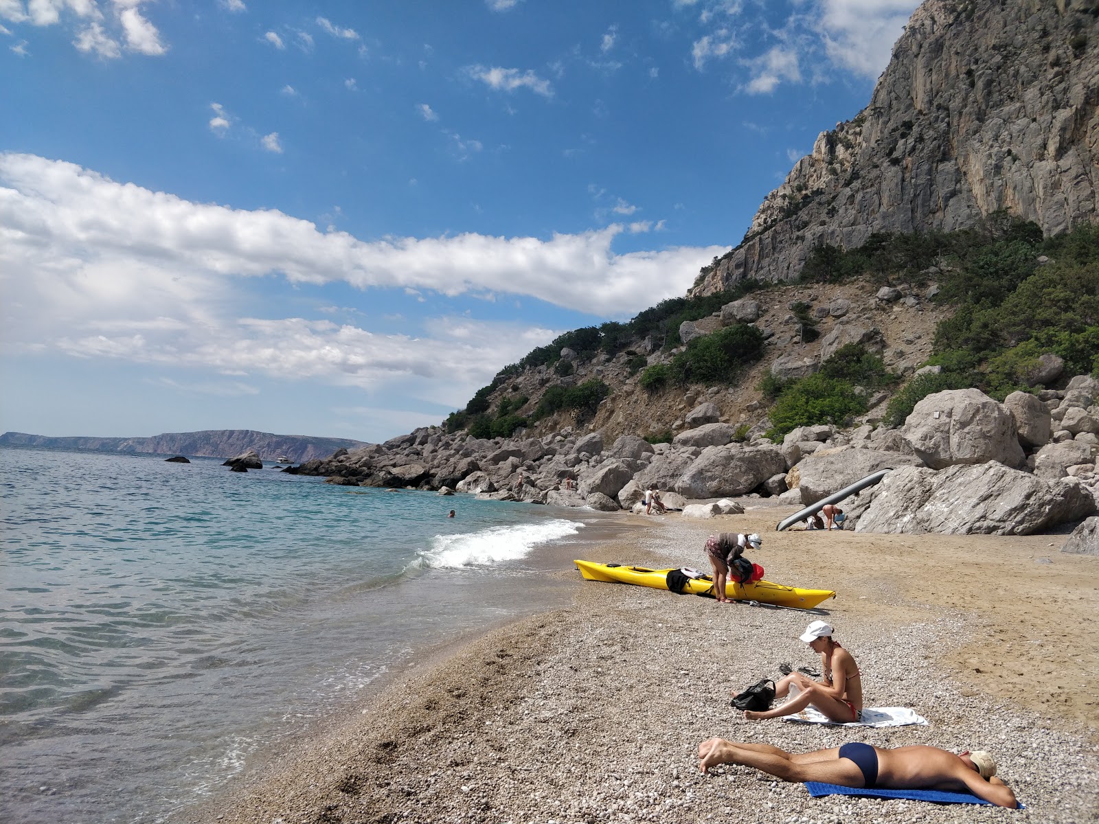 Fotografie cu Lost World beach cu o suprafață de apa pură turcoaz