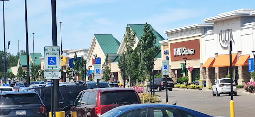 Famous Footwear, 5045 Transit Rd, Williamsville, NY 14221, USA, 