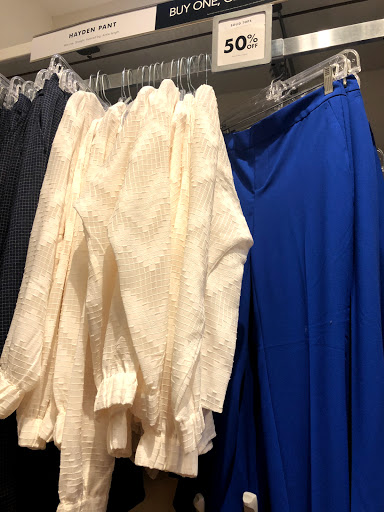 Clothing Store «Banana Republic Factory Store», reviews and photos, 407 N Alafaya Trail, Orlando, FL 32828, USA