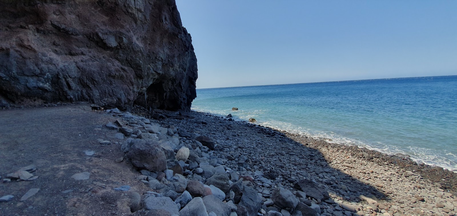 Photo of Playa de Tasartico with blue pure water surface