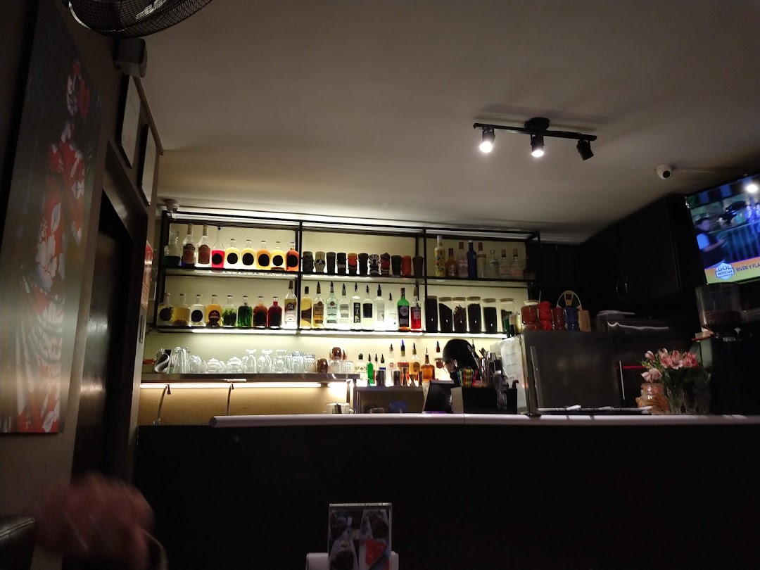 ALOHA CAFE & LOUNGE