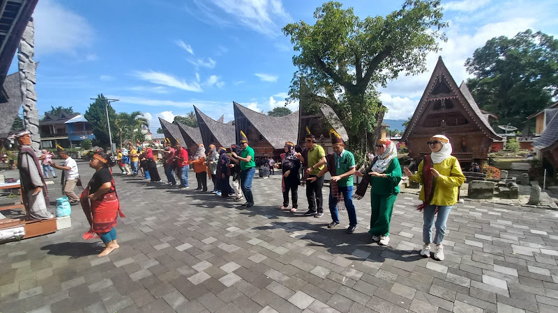 Paket Wisata Medan - Tour Danau Toba l Aulia Travel