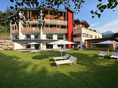 Hotel Chalet Miravalle Strada de Palua, 3, 38030 Soraga TN, Italia