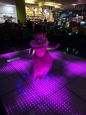 Chuck E. Cheese - photo 46