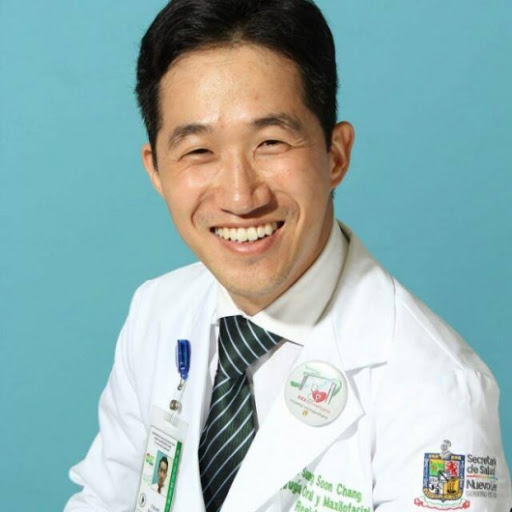Dr. Sung Soon Chang, Cirujano maxilofacial