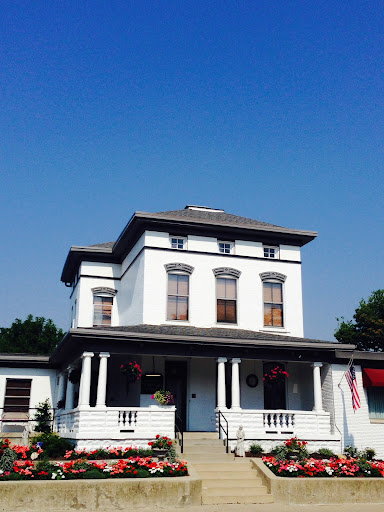 Funeral Home «Lauck & Veldhof Funeral & Cremation Services», reviews and photos, 1458 S Meridian St, Indianapolis, IN 46225, USA