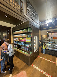 Atmosphère du Café Starbucks Coffee- Disney Hôtel Cheyenne à Coupvray - n°2