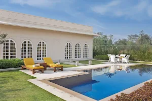 The Oberoi Sukhvilas Spa Resort, New Chandigarh image