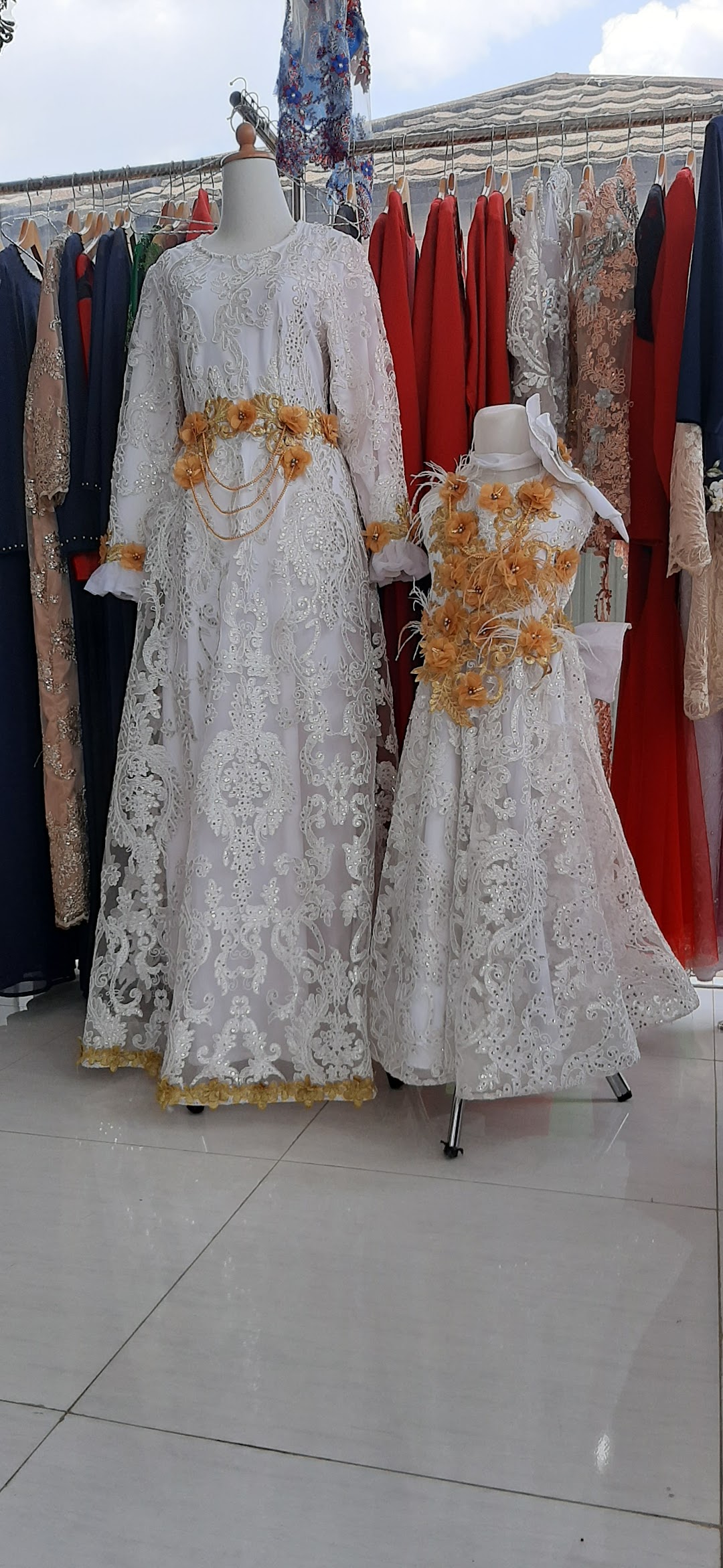 Rossa butik pesta