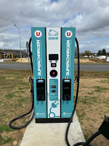 Borne de recharge de véhicules électriques Super U Charging Station Le Controis-en-Sologne
