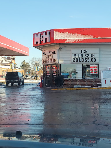 Gas Station «M & H Gas Station», reviews and photos, 204 NW 4th St, Grand Rapids, MN 55744, USA