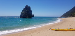 Photo de Golden Bay Beach zone des équipements