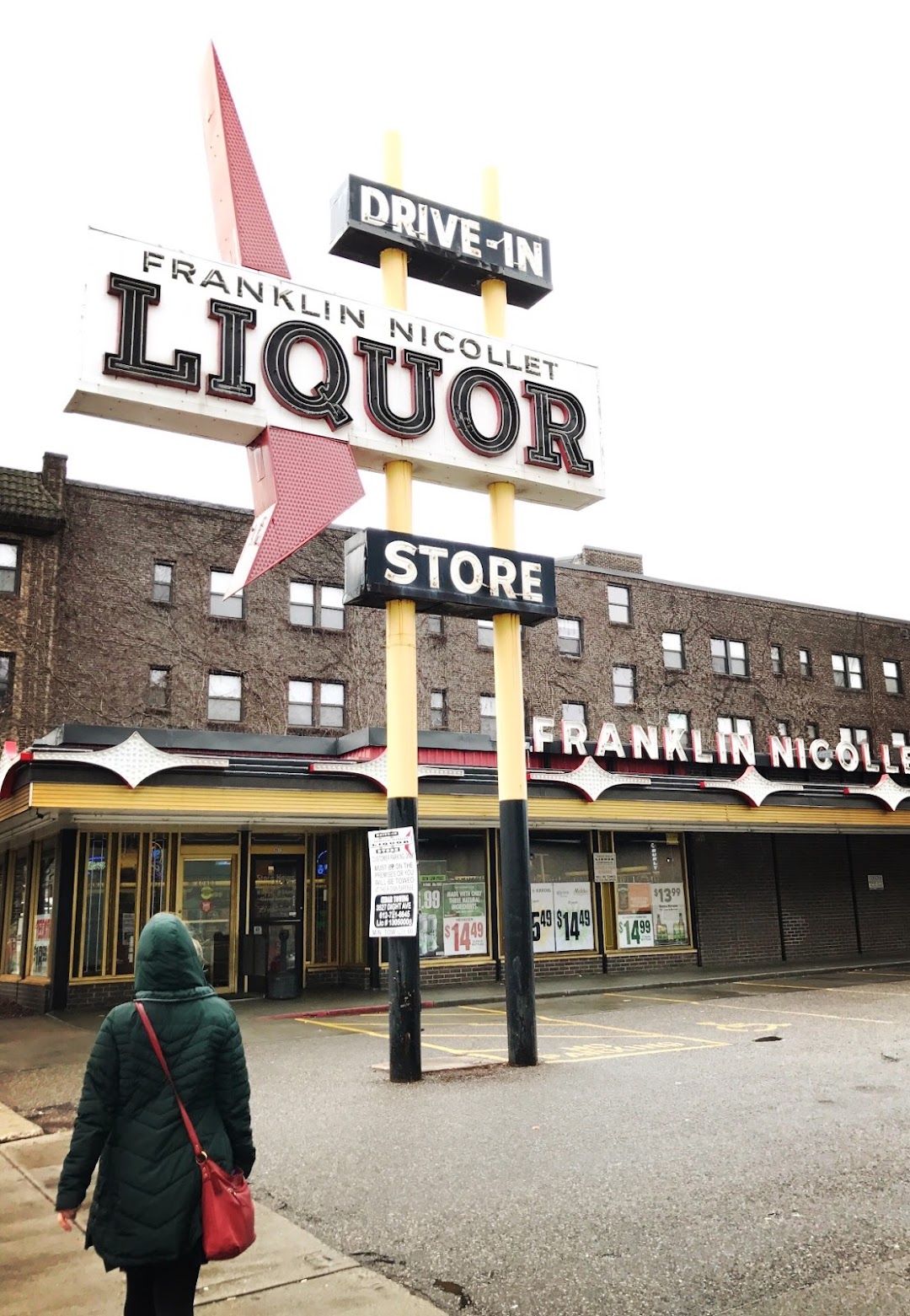 Franklin-Nicollet Liquor Store