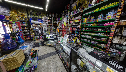 Vaporizer Store «Main Smoke Shop KC | Vape Shop», reviews and photos, 3429 Main St, Kansas City, MO 64111, USA