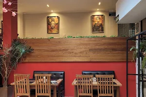 Dyone Lounge Bar & Sushi image