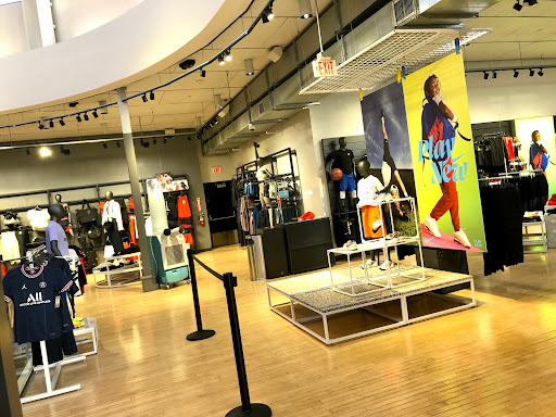 Clothing Store «Nike The Grove», reviews and photos, 189 The Grove Dr, Los Angeles, CA 90036, USA