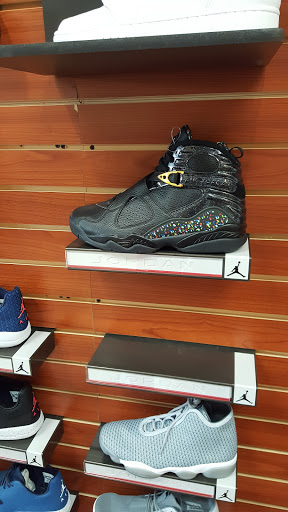 Clothing Store «Top Fashion», reviews and photos, 54 W Lake St, Addison, IL 60101, USA