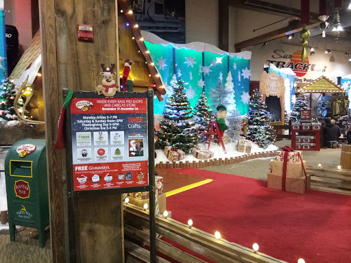 Sporting Goods Store «Bass Pro Shops», reviews and photos, 4500 Baldwin Rd, Auburn Hills, MI 48326, USA