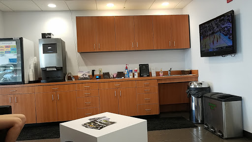 Volkswagen Dealer «Metro Volkswagen», reviews and photos, 2035 W Airport Fwy, Irving, TX 75062, USA