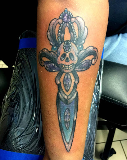 Tattoo Shop «Illuminati Tattoo Parlor», reviews and photos, 10214 SE Mill Plain Blvd Suite B, Vancouver, WA 98664, USA