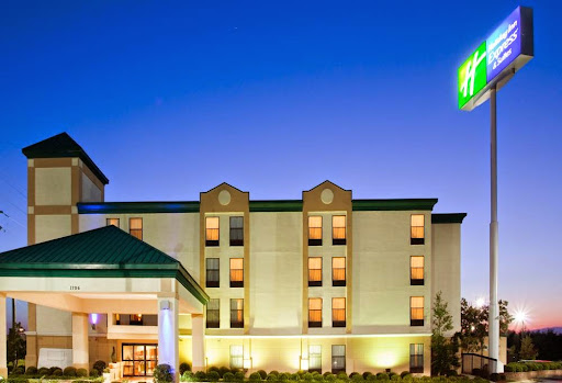 Holiday Inn Express Hotel & Suites Fayetteville