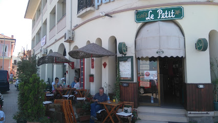 Cafe Le Petit