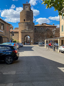Porta Romana e torre dell'orologio 01010 Barbarano Romano VT, Italia