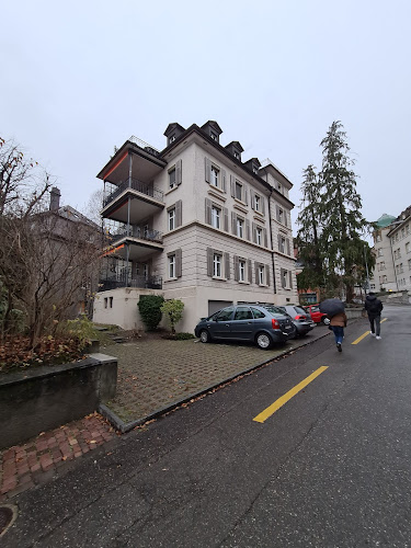 Rezensionen über Rösli in Zürich - Schule