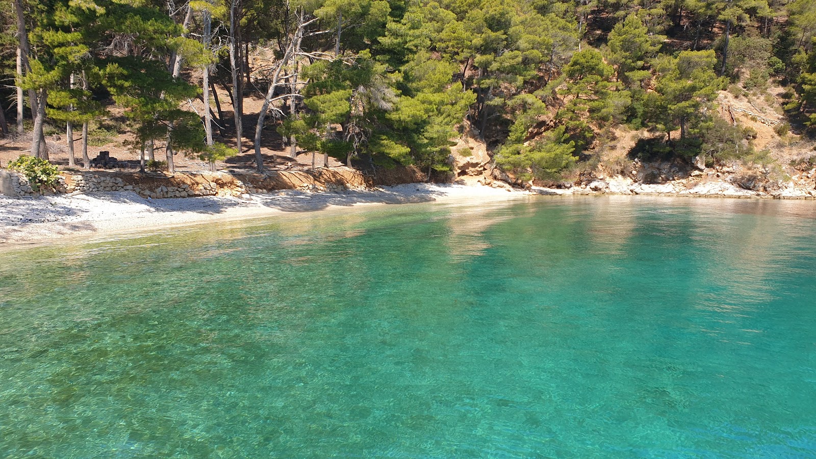 Ondra's beach的照片 带有碧绿色纯水表面