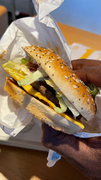 Cheeseburger du Restauration rapide McDonald's 2A à Roissy-en-France - n°2