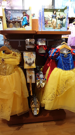 Toy Store «Disney Store», reviews and photos, 12401 Wayzata Blvd, Minnetonka, MN 55305, USA