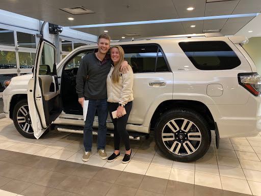 Toyota Dealer «Toyota of Naperville», reviews and photos, 1488 Ogden Ave, Naperville, IL 60540, USA