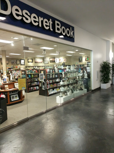 Shopping Mall «La Jolla Village Square», reviews and photos, 8657 Villa La Jolla Dr, La Jolla, CA 92037, USA