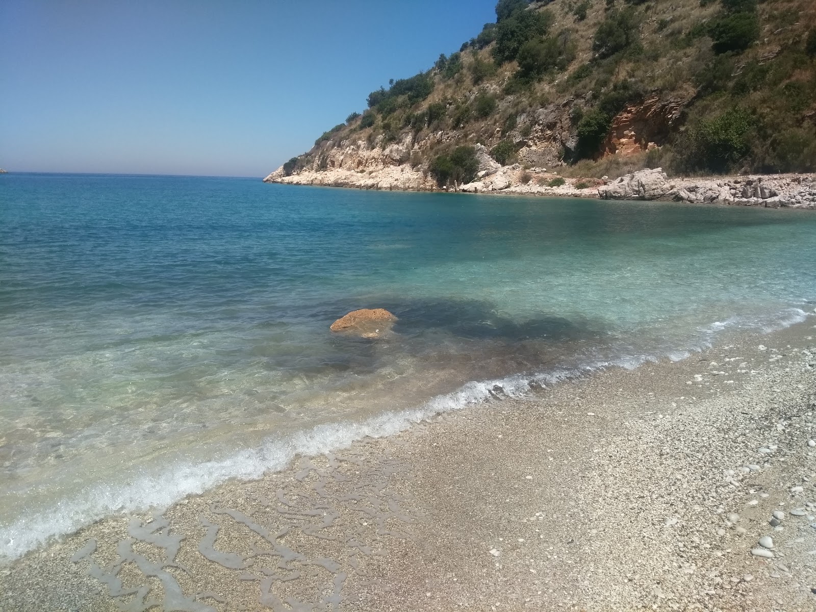 Foto av Kakoma Beach med turkos rent vatten yta