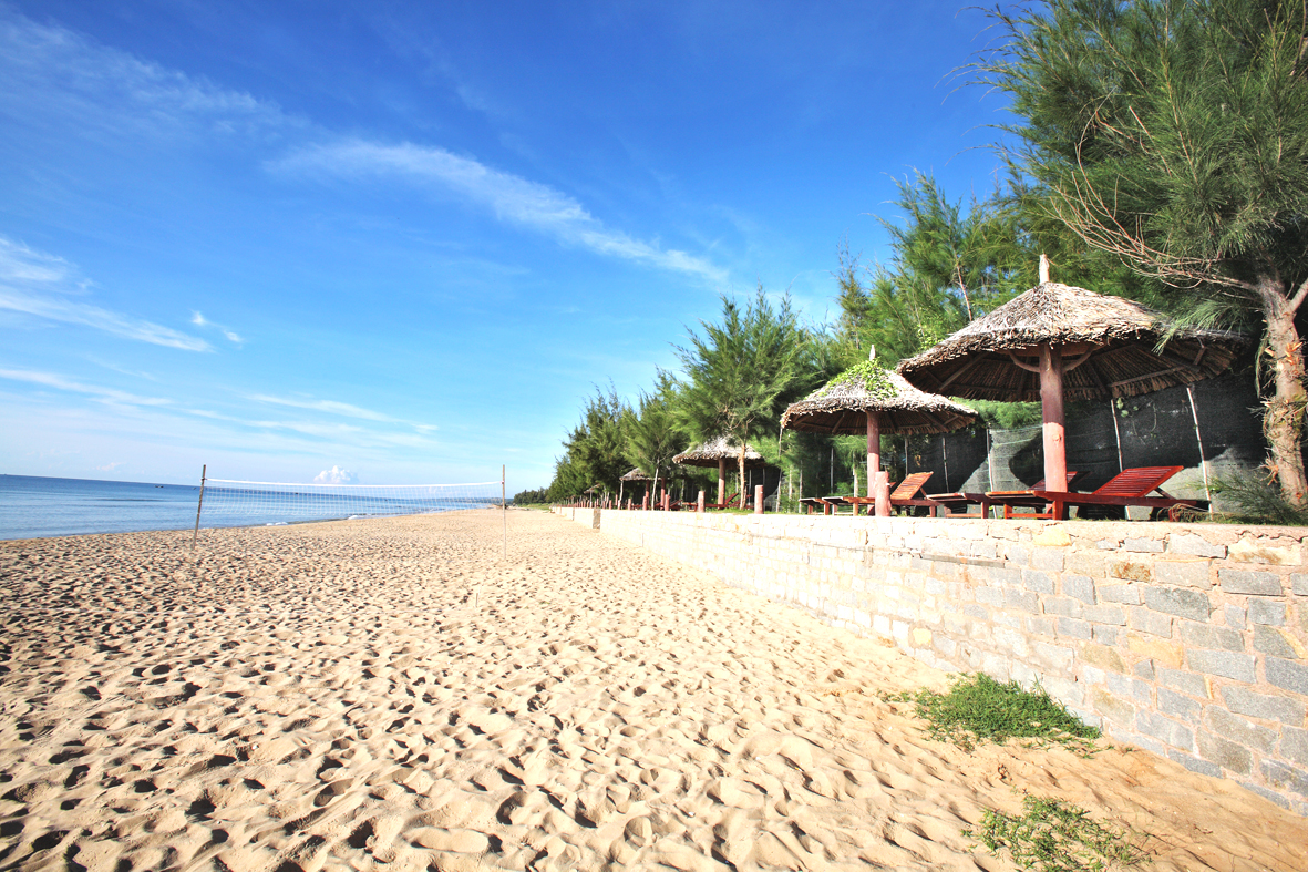 Photo of Bai Bien Tien Thanh and the settlement