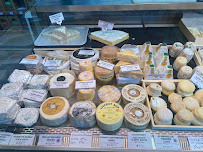 Fabrication du fromage du Restaurant Le Mas du Trident Fromagerie à Vauvert - n°10