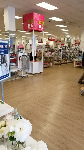 Department Store «Marshalls & HomeGoods», reviews and photos, 701 NJ-440, Jersey City, NJ 07304, USA