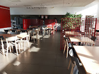 Atmosphère du Restaurant Le Comptoir Des Criques & CO Messidor + Vente à Emporter à Pont-Évêque - n°4