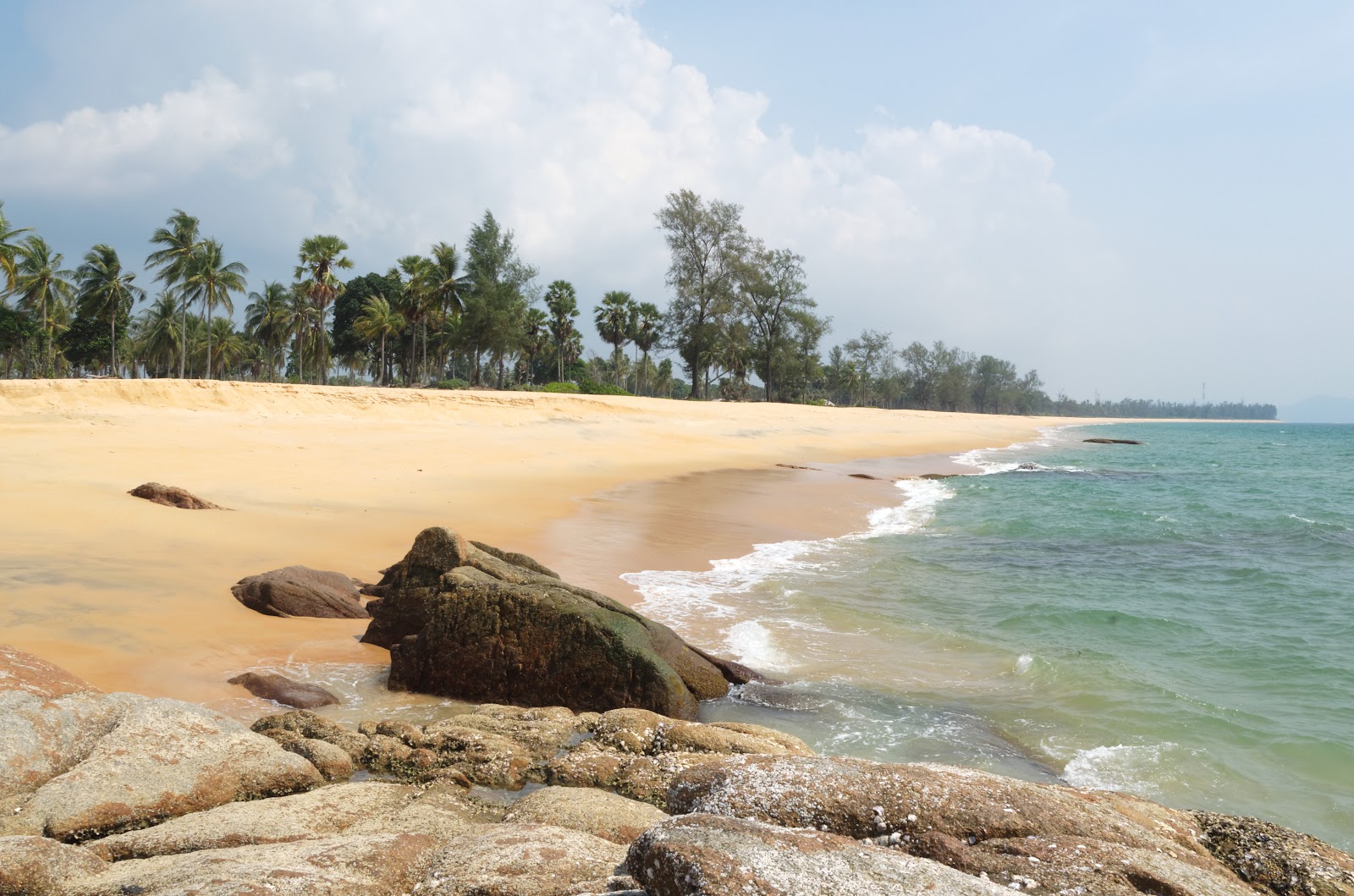 Foto de Beautiful beach con agua cristalina superficie