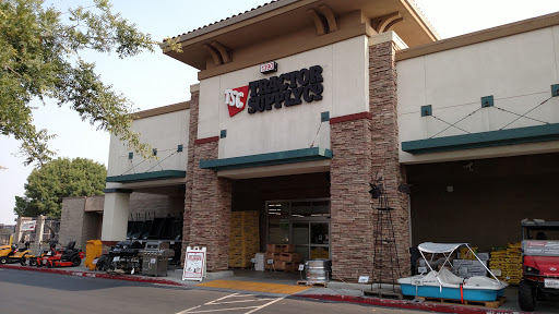 Tractor Supply Co., 1390 E Main St, Woodland, CA 95776, USA, 