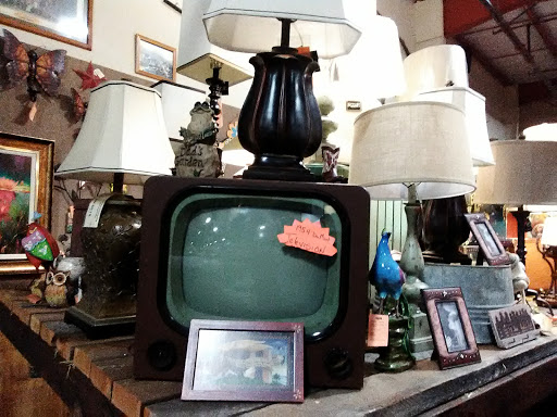 Furniture Store «Hometown Furniture Center», reviews and photos, 2665 S Santiam Hwy, Lebanon, OR 97355, USA