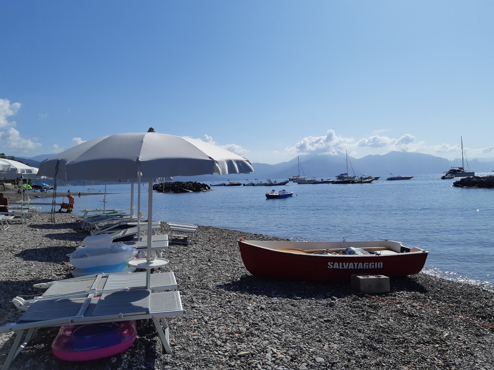 Photo of Port of Scario beach with partly clean level of cleanliness