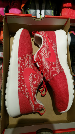 Sporting Goods Store «Nike Factory Store», reviews and photos, 8510 S Cottage Grove Ave, Chicago, IL 60619, USA