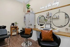 Phenix Salon Suites image