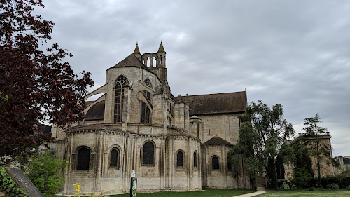 Église catholique Église Saint-Jean-de-Montierneuf Poitiers