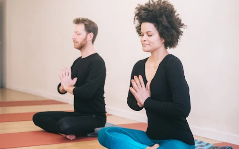 Bodhi Studio. Yoga, meditación y terapias naturales. image