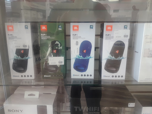 Shopping Mall «Ultramont Mall», reviews and photos, 100 SE 1st St, Miami, FL 33131, USA