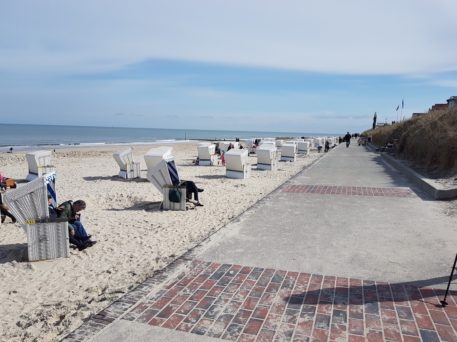 Valokuva Hauptstrand Wangeroogeista. pinnalla kirkas hiekka:n kanssa