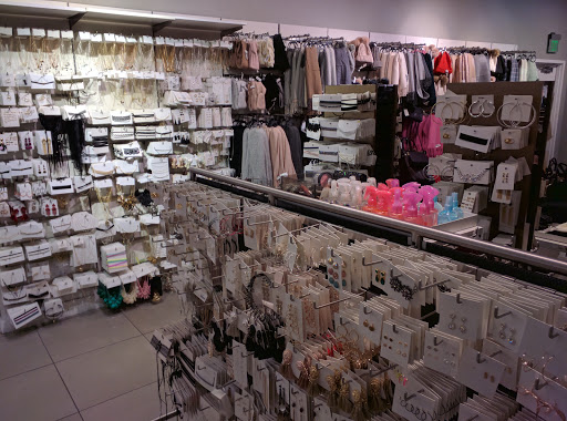 Clothing Store «H&M», reviews and photos, 400 S Baldwin Ave, Arcadia, CA 91007, USA